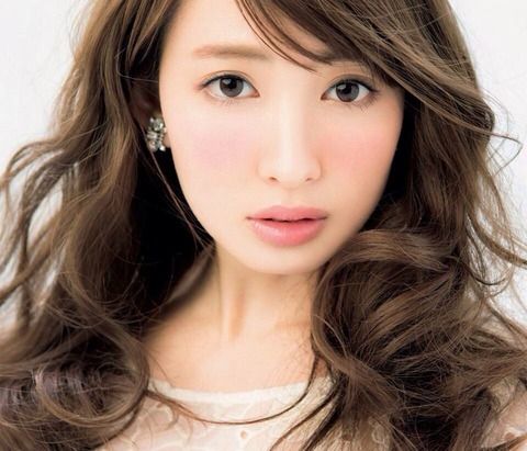 【衝撃画像】AKB48小嶋陽菜(ｱﾗｻｰ)の無修正の腹と足…嘘やろ…