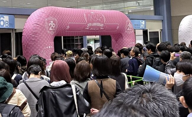 久しぶりにAKB48の劇場公演みたら女性客がマジで増えててビックリしたんだが！！！
