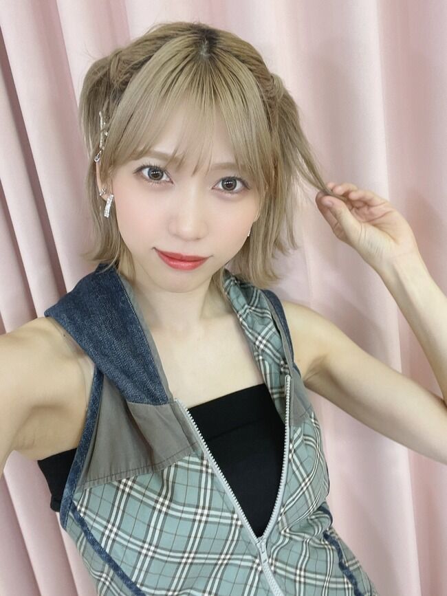 【朗報】AKB48茂木忍の限界ビキニ！！！！！