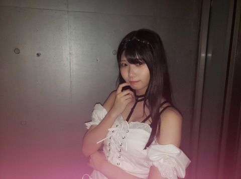 【画像アリ】あいみゅんの写真すごいな。  谷間に指突っ込みたくなる。