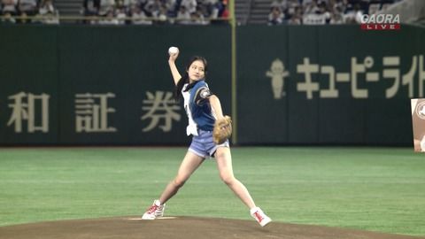 【動画】NGT48長谷川玲奈、始球式で完璧なストライクを決めて爪痕を残す！
