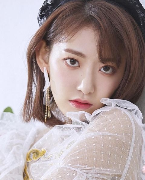 【朗報】宮脇咲良ちゃんの眼力が強すぎると話題！！！！！！！！