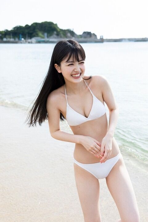 【乃木坂46のセンター】久保史緒里（21）、初の水着姿解禁！「透明感抜群」眩しい色白スレンダーボディ披露