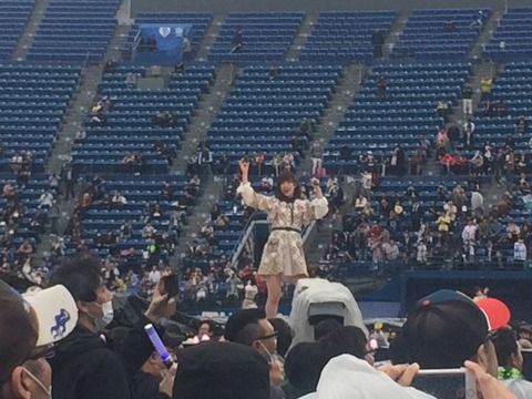 【悲報】AKB48G総出の横浜スタジアムコンサートが超絶ガラガラwwwwww