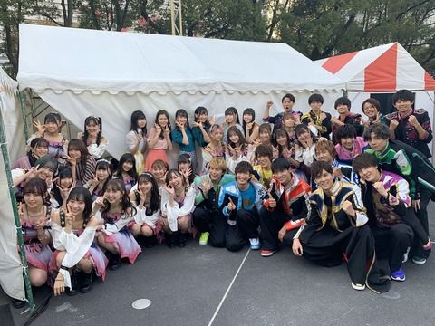 【悲報】SKE48メンバーが最強イケメン軍団に囲まれて満面の笑みを見せるwwwwwwwwwwwwwwwwww