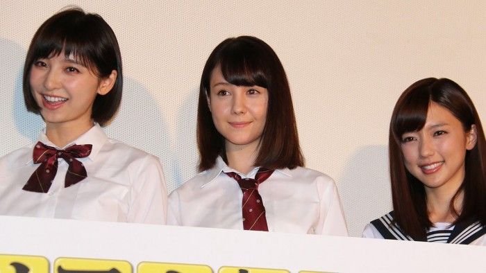 [動画ニュース] 篠田麻里子、トリンドル玲奈、真野恵里菜が“女子高生”制服姿で登場！（MAiDiGiTV）