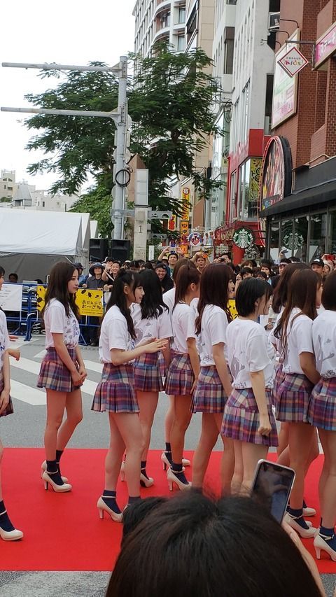 NMBのスカートが短すぎると話題に