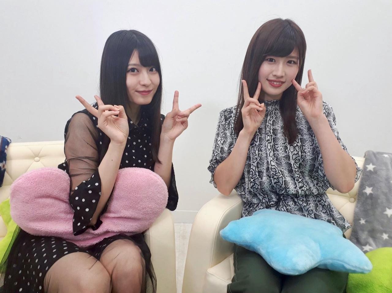 AKB48 行天優莉奈＆佐藤朱、配信オフショット「猫舌SHOWROOM 指カラ」