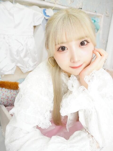 小林蘭が金髪に！！