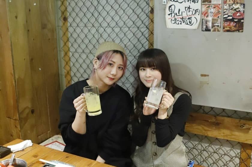 SKE48 古畑奈和、新橋で銘酒&カニ三昧を満喫「古畑前田のえにし酒」