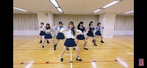 何故、このダンサー集団の中に柏木のことを混ぜたのかが謎すぎる…