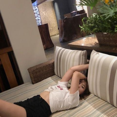 平田梨奈、セブ島のビーチで水着姿披露