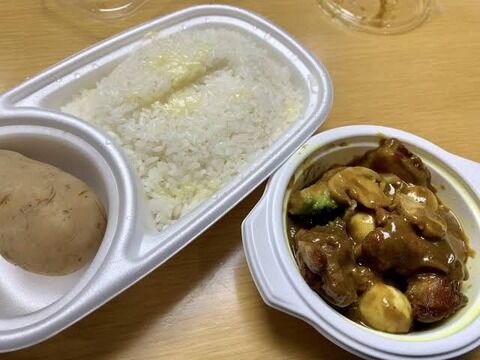 【AKB48】昨日メンバーに出されたお弁当はオーベルジーヌカレーとすき焼き弁当!