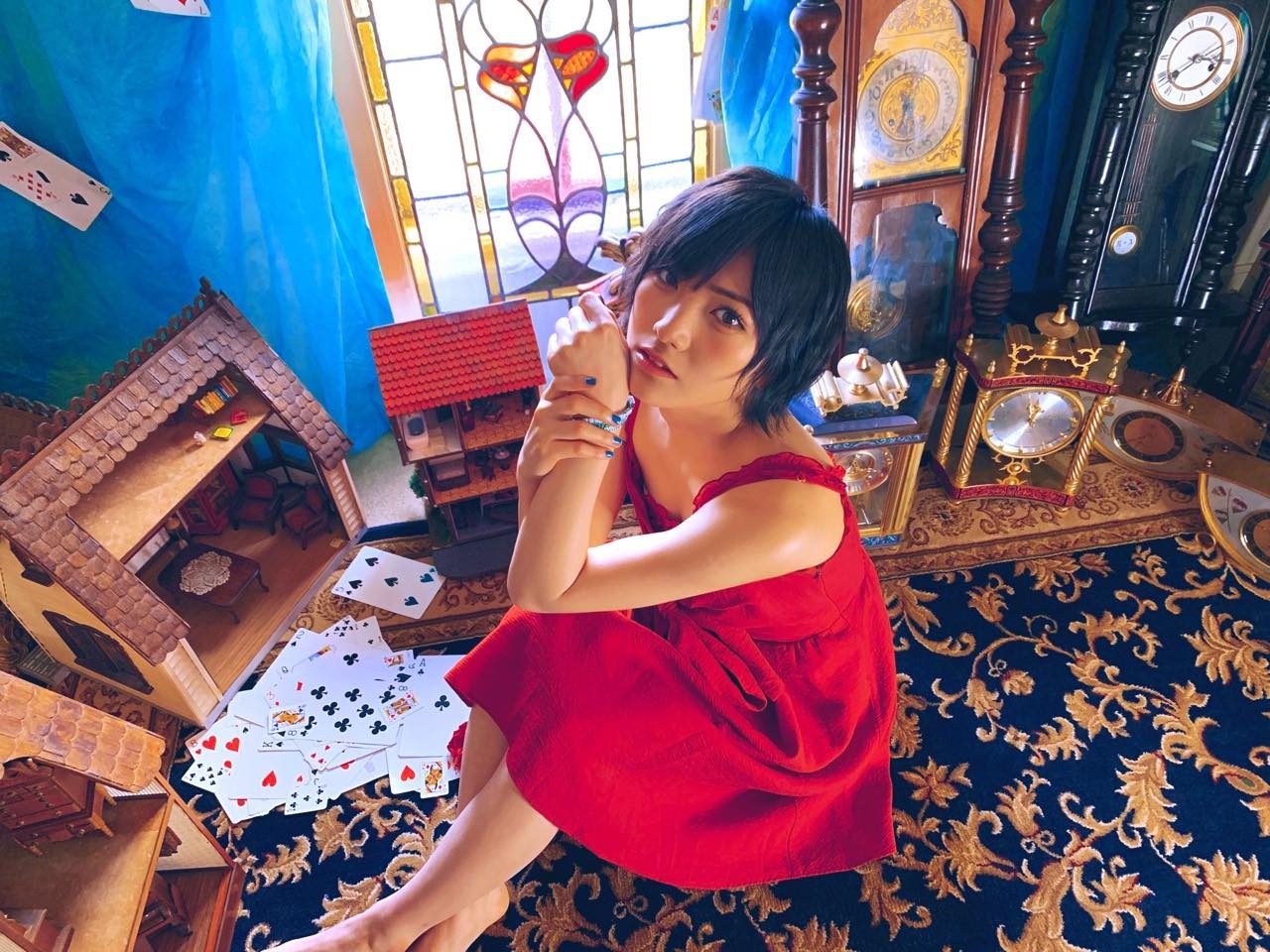 AKB48 岡田奈々、表紙＆グラビアオフショット 「BIG ONE GIRLS 2019年7月号」