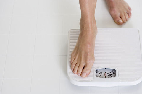 【闇深画像】拒食症の男子が電車で激写される・・・ これはガチでアカンやつ・・・