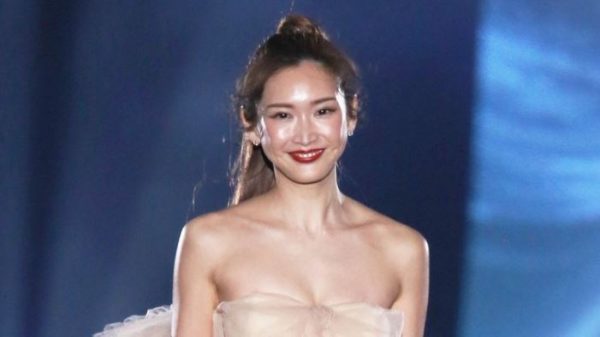 紗栄子が乳出しヌードカラードレスでランウェイ登場ｗｗｗｗｗｗｗｗｗｗｗｗｗｗ（画像あり）