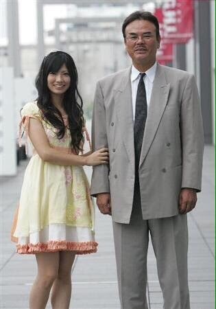 【画像あり】 こんなヤクザみたいな業界人にも愛想よくできるんだから【NMB48】