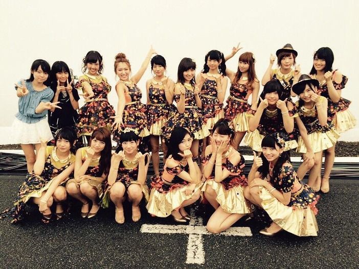 AKB48“新”チームBがお台場夢大陸「真夏のハロウィンライブ」に出演。渡辺麻友が髪をバッサリ切って登場！