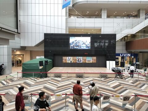 NMBさんCD売れ行きがイマイチなので練馬区の外れでひっそりビニール手袋ハイタッチ3500円イベントを開催。ひっそり終わる