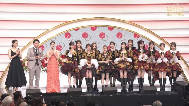 AKB48が『第76回NHK紅白歌合戦』で20周年スーパーヒットメドレーを披露キタ━━(((ﾟ∀ﾟ)))━━━━━!!【キャプチャー画像まとめ】