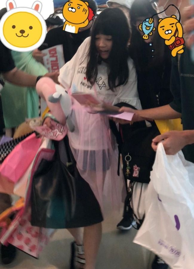 【大人気】AKB48メンバー佐藤美波、熱狂的な韓国人ファンから40万円分のプレゼントをもらう模様！！【PRODUCE48】