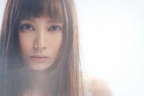 【悲報】あの超絶美女柴咲コウの金髪イメチェンがどうみても久本雅美みたいｗｗｗ