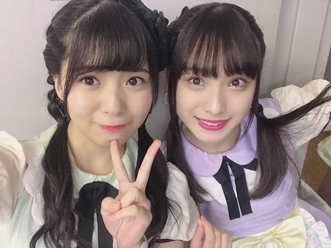 【GIF画像】SHOWROOMで安田桃寧ｃのお●ぱいが見える放送事故ｗｗｗ