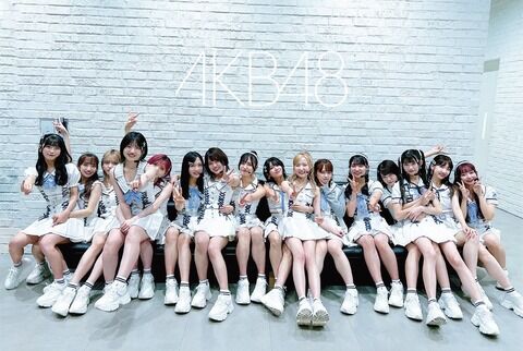 【悲報】ずっきーだけ誰とも寄り添ってない・・・【AKB48・山内瑞葵】