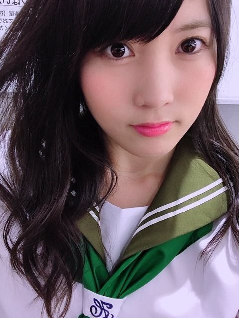 【悲報】AKB48岡部麟さん、腕時計したまま配信しただけで彼氏へのアピールと認定されてしまう