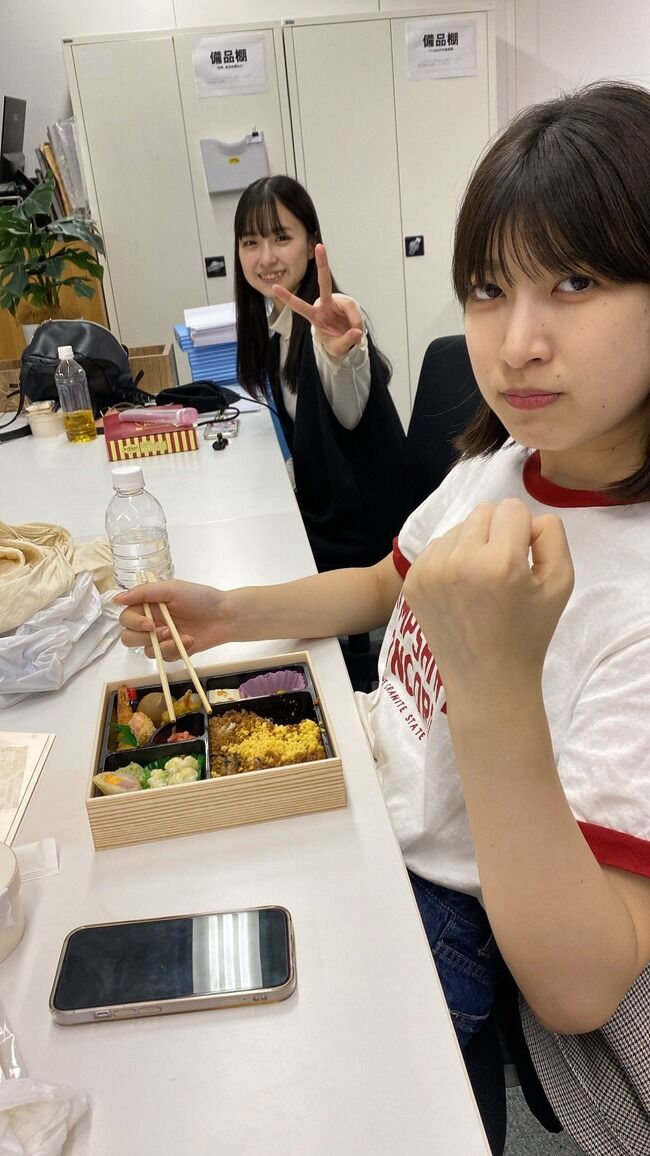 【AKB48】お話し会で支給された弁当がこちらキタ━━━ヽ(゚∀゚ )ノ━━!!