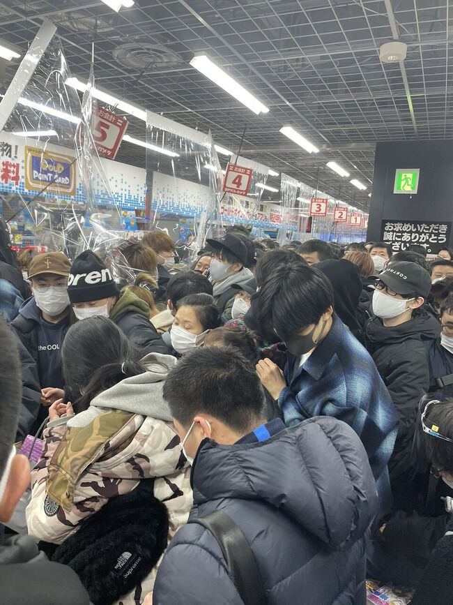 【悲報】秋葉原ヨドバシカメラが転売ヤーのせいで大変なことになる・・・