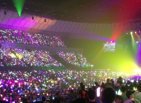【 悲報 】 コンサートでの 「 地蔵 」が深刻化…………【アイドル】