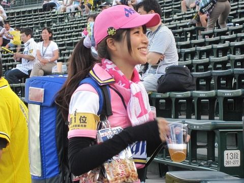 【ｵｶｽﾞ専用】この激ｶﾜﾋﾞｰﾙ売り子の健康的な水着姿たまらんｼｺたｗｗｗｗｗｗｗｗｗｗｗｗｗｗ(画像あり)