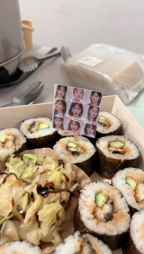 本日のAKBのケータリングに「鰻寿司」