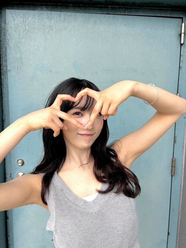 【AKB48】キスシーン放送直後に小栗有以「推し変するやつバッキャロー」と投稿【ゆいゆい】