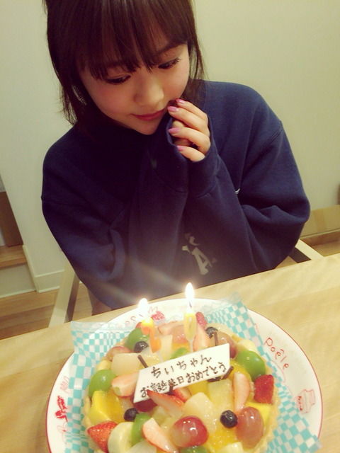 【朗報】HKT48穴井千尋が二十歳の誕生日会で初飲酒