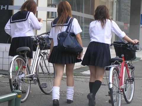 【シコココ画像】夏服の女子高生のエロさは異常wwwwwwwたまらんwwwwwwwwwww