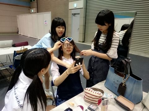 【朗報】岡田彩花の後輩からの懐かれ具合が尋常じゃない件