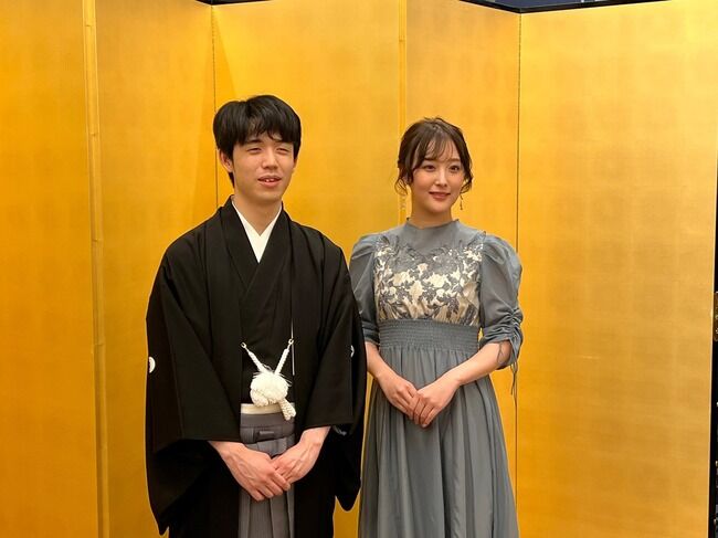 藤井聡太(20歳)とSKE48鎌田菜月(26歳)がツーショットを披露【画像】