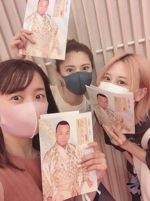 惣田紗莉渚と北川綾巴と古畑奈和、仲良く細川たかしを見る