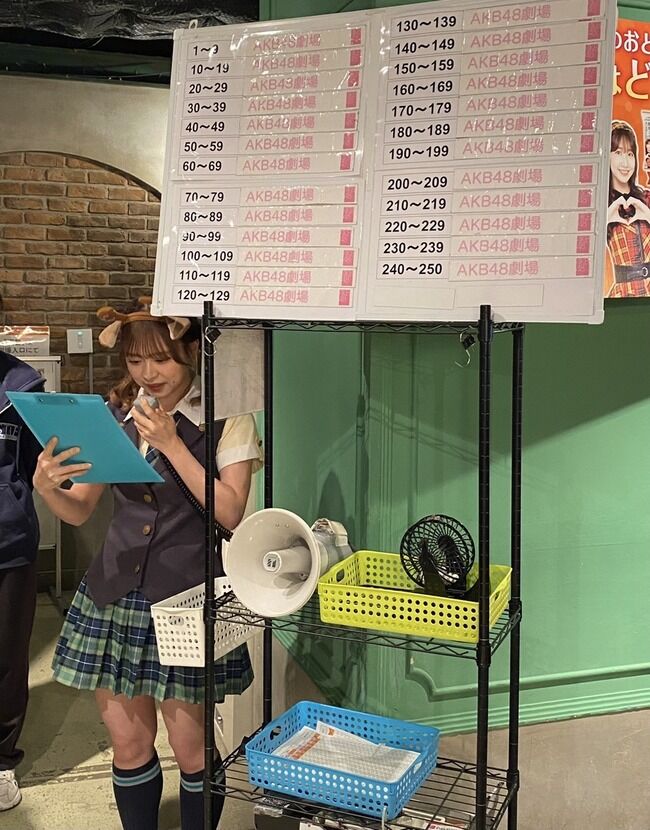 【朗報】AKB48「僕の太陽」公演で倉野尾成美が入場ビンゴを回した模様！！【なるちゃん】