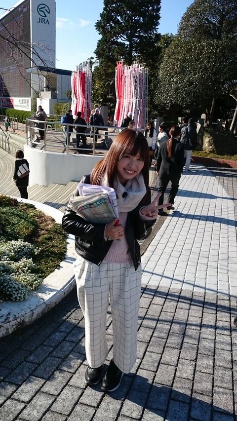 中山競馬場パドックで松村香織発見