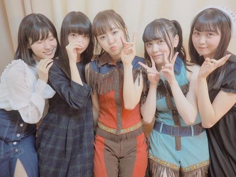 【15期仮研の絆】ホリプロ所属の一流タレントの荻野さんが飯野さんの卒業発表を見にAKB劇場へ行っていた!