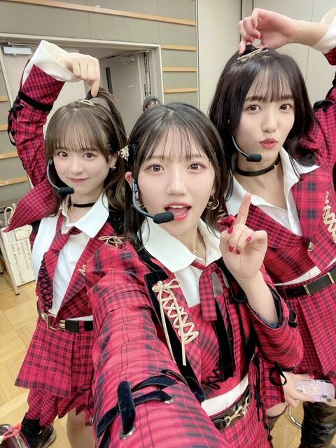 【悲報】倉野尾と下尾が村山彩希と仲良く3ショットを撮ってしまう【AKB48】