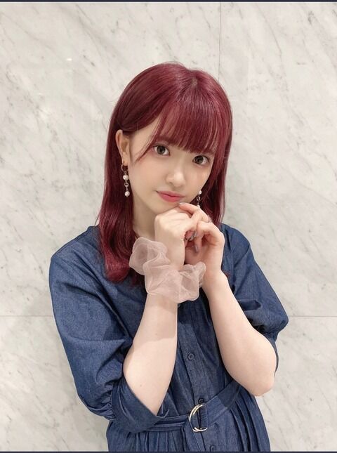 武藤小麟さん、髪色をピンクに染める