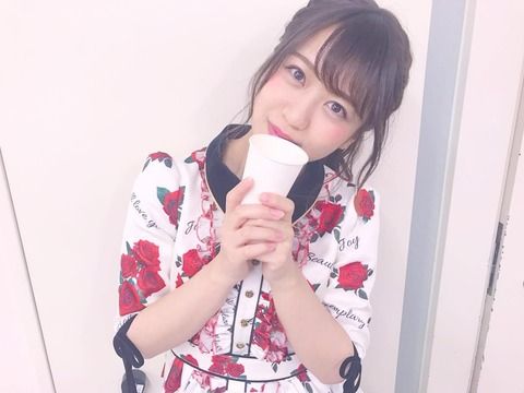 篠崎彩奈「#彼女と楽屋で休憩なう に使っていいよ」