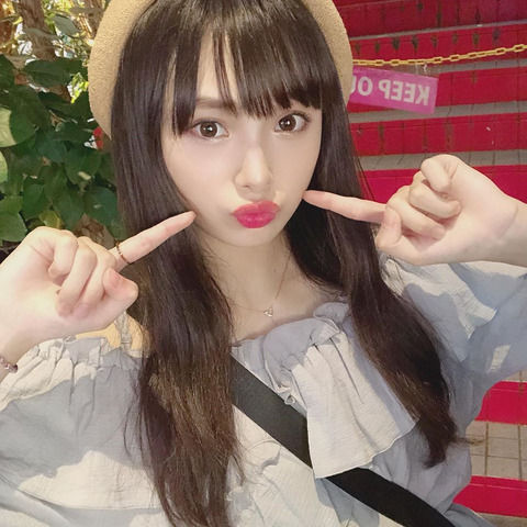 【朗報】NMB48梅山恋和ちゃんが露出狂だと判明！街中で突然のへそ見せ！