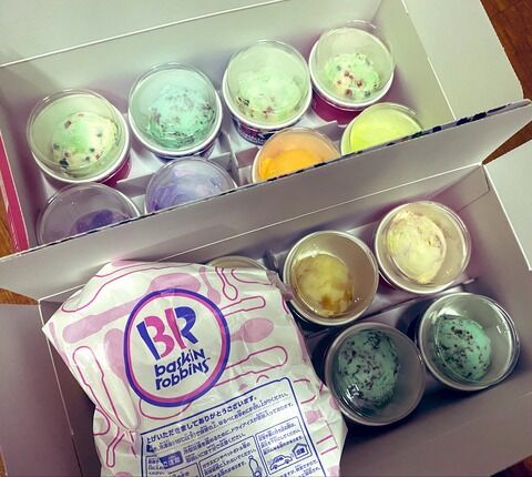 AKB劇場に 謎のアイスクリームおじさん⁈ 出没w w w w w w w w w w w w w w w
