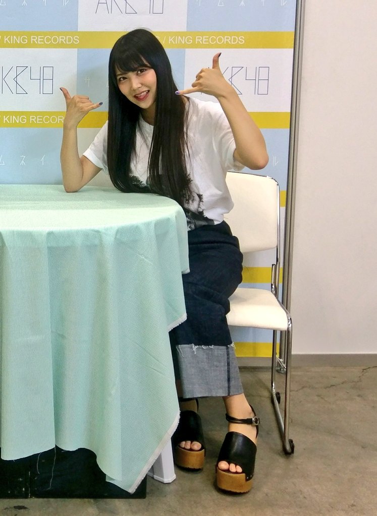 【画像あり】 アカリンの2枚目の女？【NMB48】