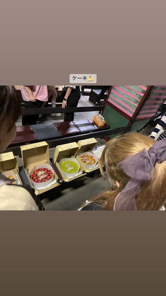 AKB48研究生「やっと先輩たち帰った…差し入れのケーキ食べよ」→「先輩全員 帰りの車で待ってるよ」→研究生「ヤバっ 早く食べろ」【柏木由紀さんが動画で撮影】